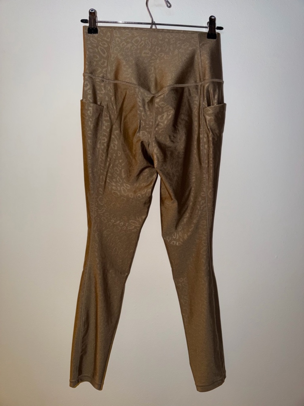 Athleta Salutation Stash 7/8 High Rise Gold Shine Embossed Leopard leggings - Picture 4 of 6